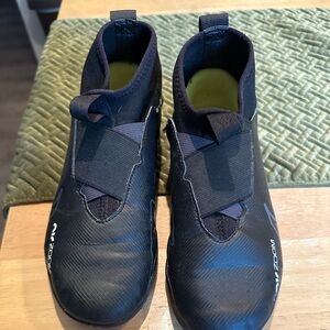 Nike youth indoor cleats